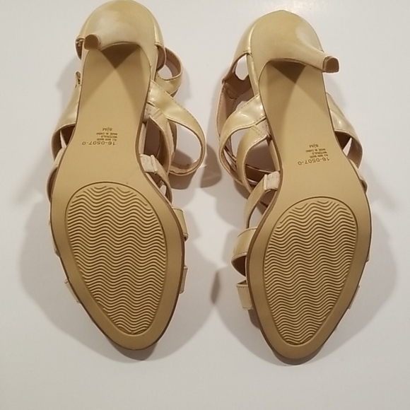 VIA ACCENTI Cream Strappy Shoes - Picture 5 of 5
